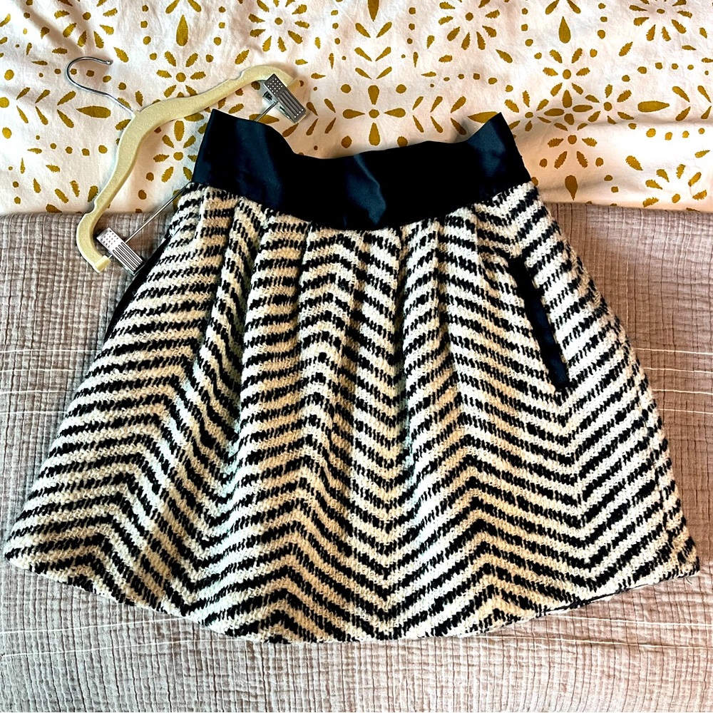 Wool mini skirt… with pockets! 🤩